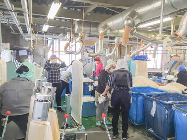 本社及び工場の大掃除を行いました。02